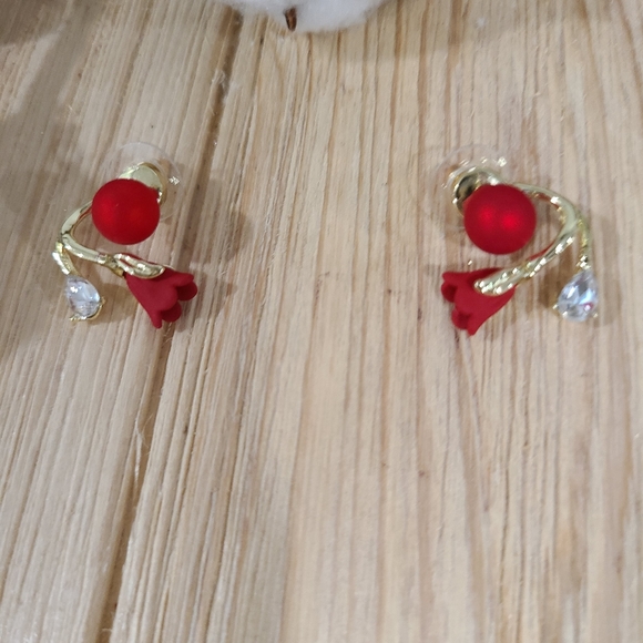 ❤️🌹NEW❤️🌹SUPER GORGEOUS!! Red Rose,CZ, and faux Pearl Ear Climbers ❤️🌹 - Picture 9 of 12